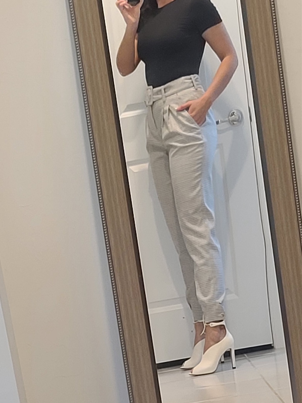 NWT DKNY Plaid Pleated Belted Dress Pants Relaxed Fit Tapered Leg size US 2